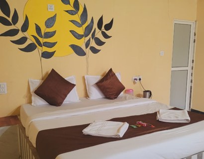 Rann Flamingo Stay room